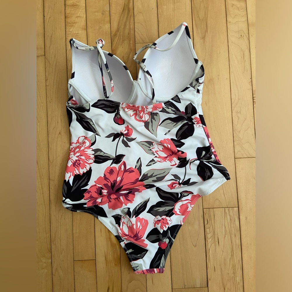 Cupshe - Corset style Floral One piece Swimsuit. - Picture 2 of 5